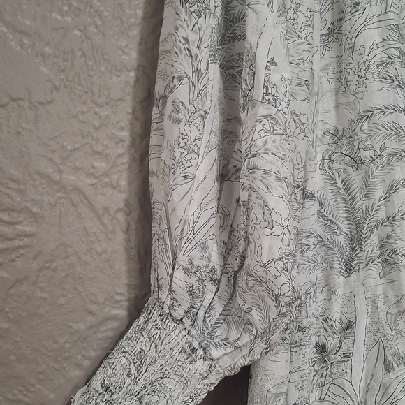 HUF Wome's Gray Tiered Gown with Bishop Sleeves - Picture 12 of 13